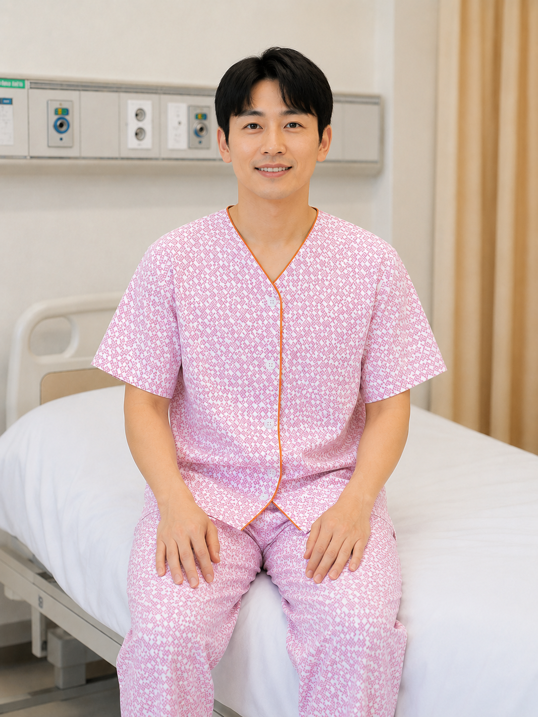 컬러 파이핑이 적용된 환자복 착용 모습