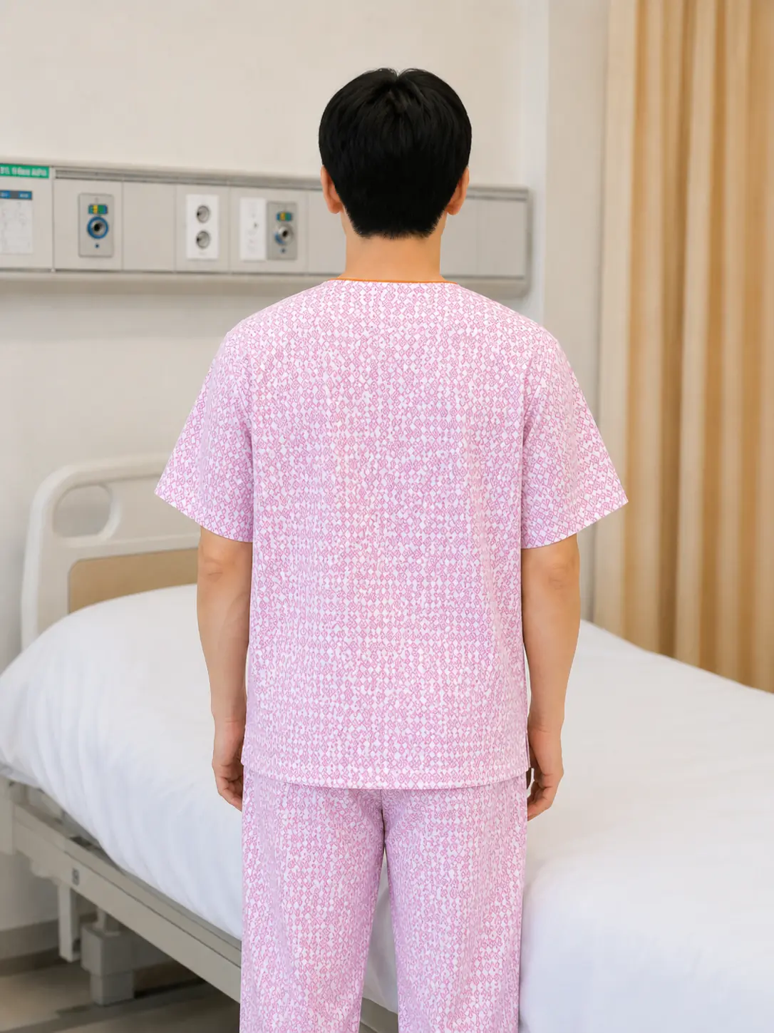 분홍색 환자복 뒷면