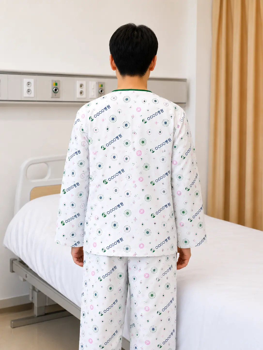 흰색 환자복 뒷면